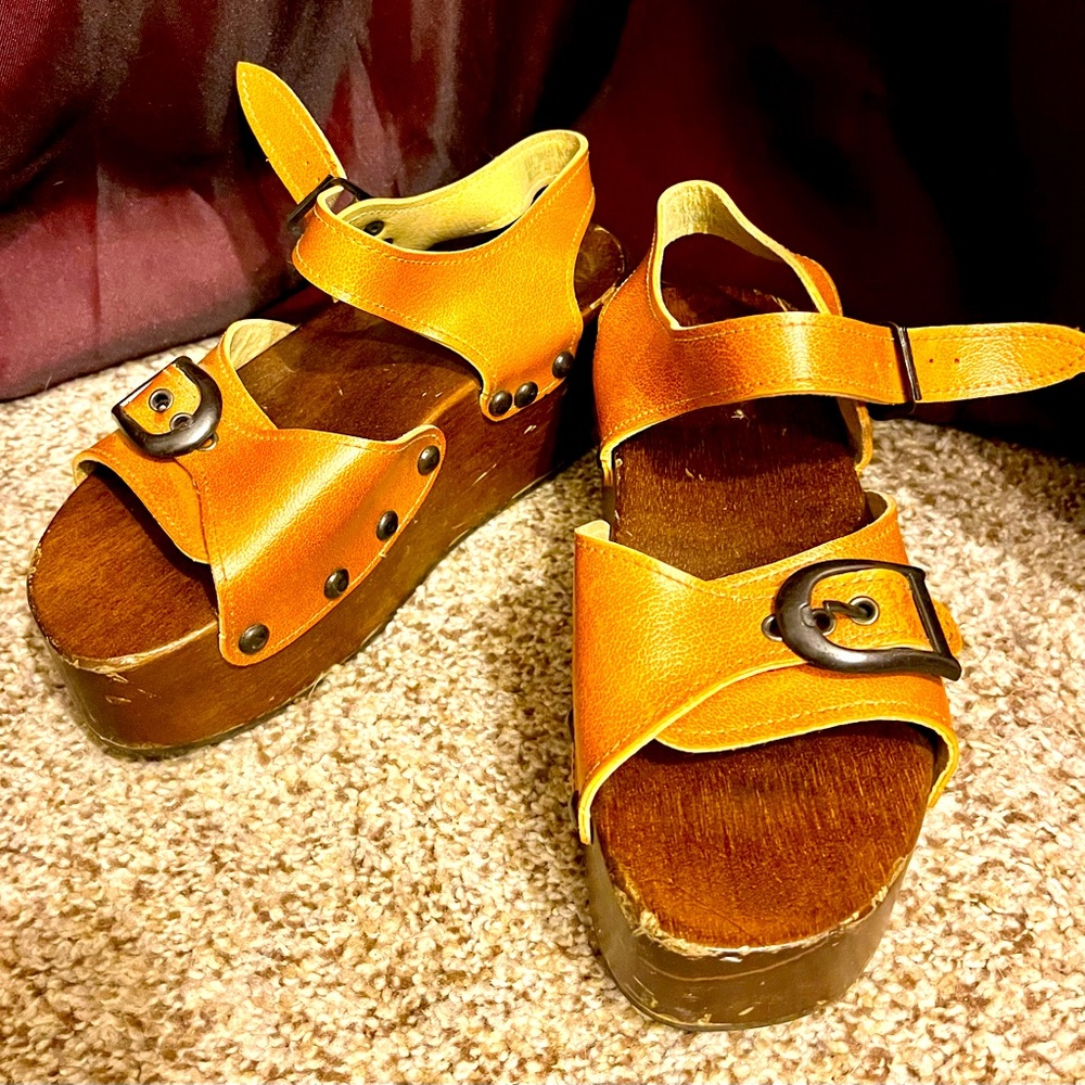 Vintage Popout Skate Sandals